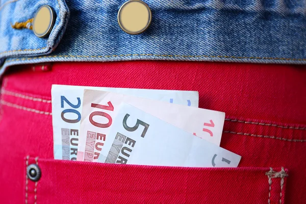 Banconote in euro in jeans tasca primo piano — Foto Stock