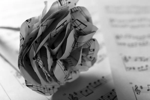 Papier rose sur les pages de notes — Photo