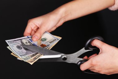 Doları banknot kesme makası ile el
