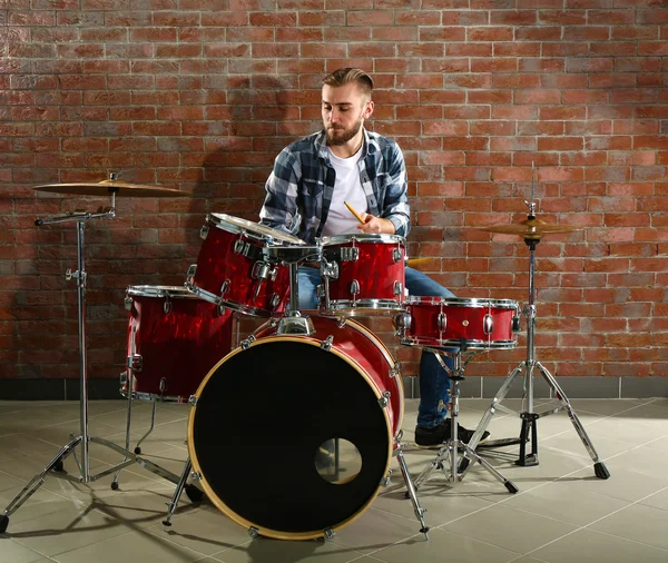 Musician playing drums — Stock Photo, Image