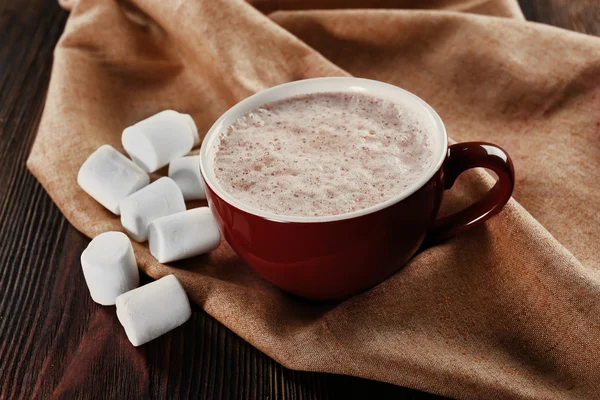 Secangkir coklat panas dengan marshmallow — Stok Foto