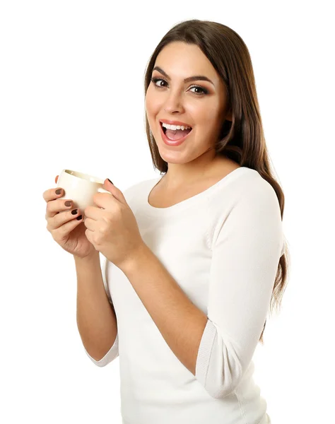 Mujer bonita joven posa con taza de café aislado sobre fondo blanco —  Fotos de Stock