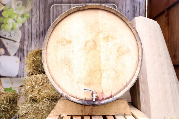 yuvarlak ahşap varil