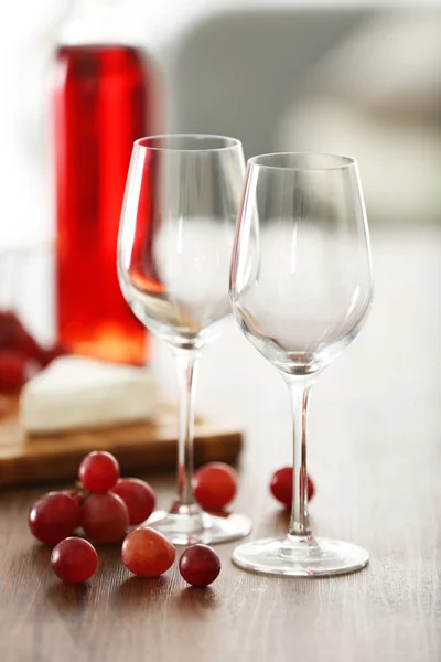Dva pohárky s hroznovým vínem — Stock fotografie