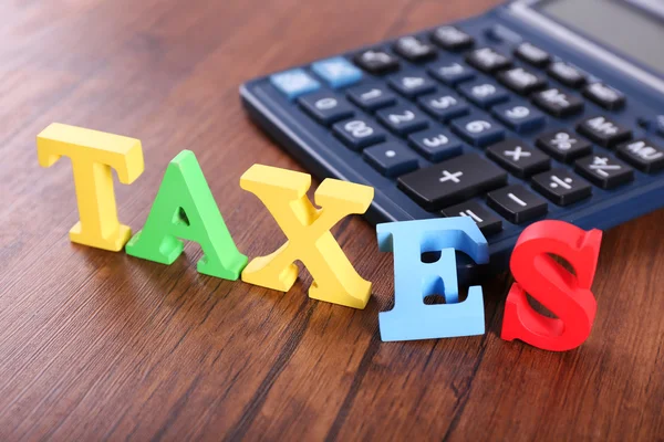 Alfabet belastingen en rekenmachine — Stockfoto
