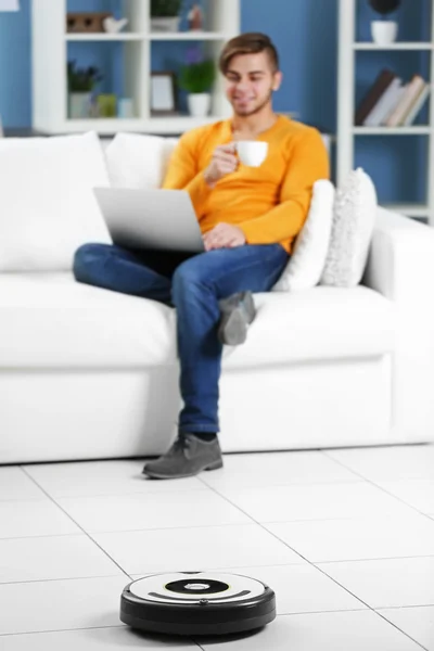 Automatic robotic hoover clean — Stock Photo, Image