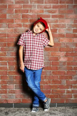 Şirin küçük çocuk. 