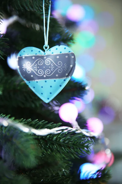 Christmas speelgoed op een fir tree — Stockfoto