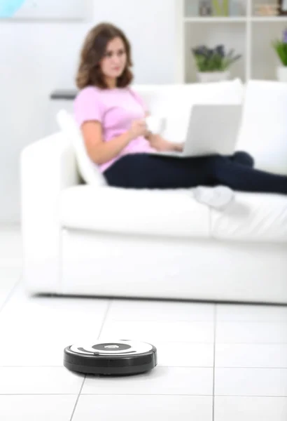Automatic robotic hoover — Stock Photo, Image