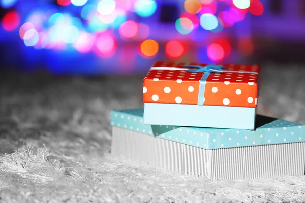 Högen med julklappar lådor — Stockfoto