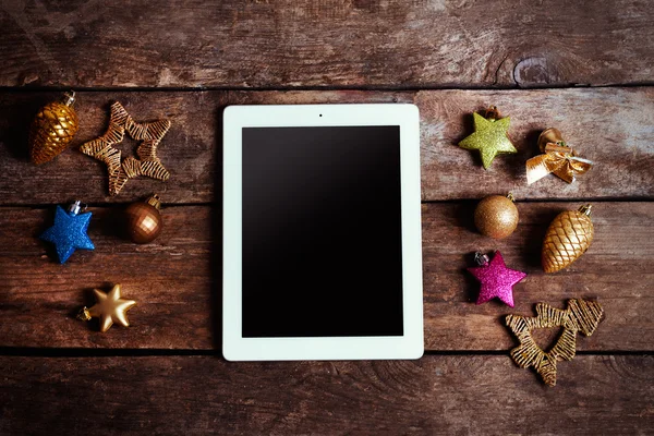 Tablet e decoração de Natal — Fotografia de Stock