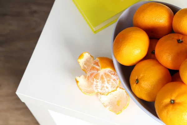 Cuenco con mandarinas frescas —  Fotos de Stock