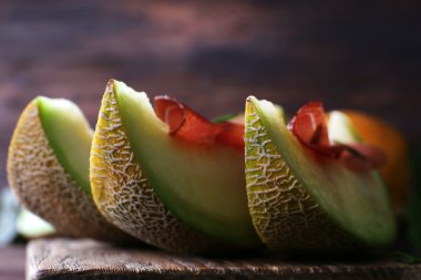 Parma ham ahşap tablo, closeup prosciutto ile kavun