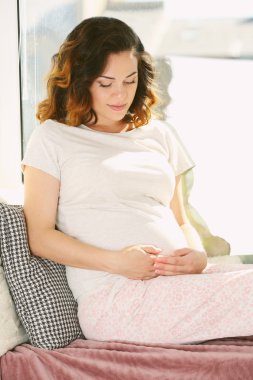 Hamile kadın pencere yönetim kurulu