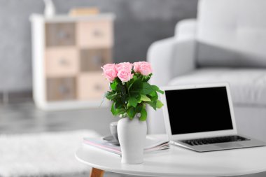 Evde rahat çalışma alanı  