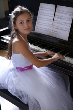 Sevimli küçük Prenses kız  