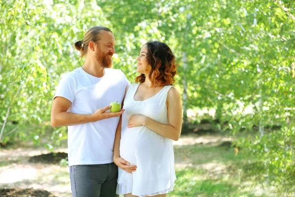 Happy man and woman in park — Stock Photo, Image