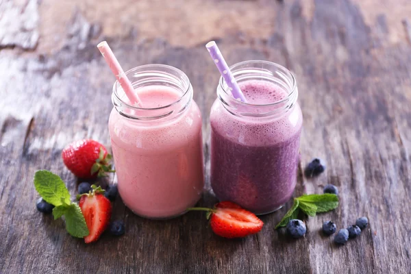 Healthy strawberry yogurt — Stock Photo, Image