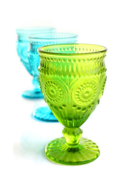 Három színes wineglasses, elszigetelt fehér — Stock Fotó