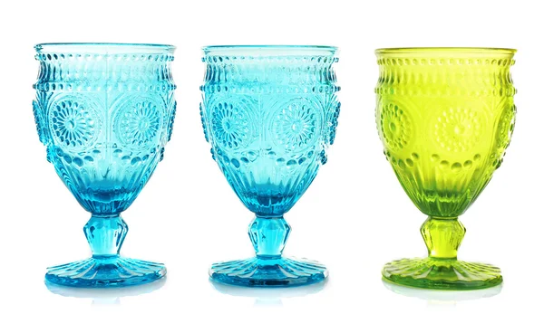 Három színes wineglasses, elszigetelt fehér — Stock Fotó