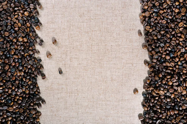 Frame of roasted coffee beans on the linen fabric — Stock Photo, Image