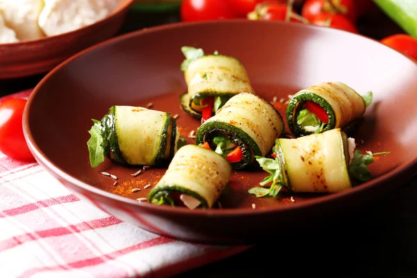 Zucchini-Brötchen mit Käse — Stockfoto