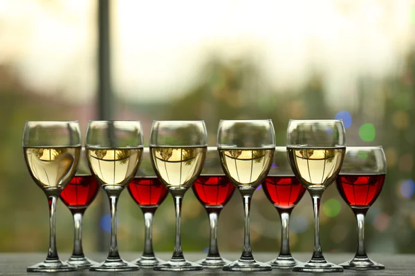 Wine glasses with wine on a table outside — Stock Photo, Image