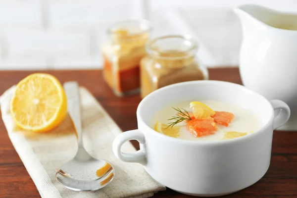 Deliciosa sopa de crema de salmón —  Fotos de Stock