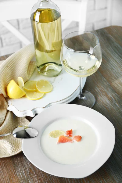 Deliciosa sopa de crema de salmón — Foto de Stock