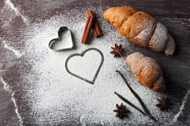 Kalp un, kruvasan ve baharat