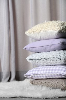 Dekoratif yastıklar kümesi