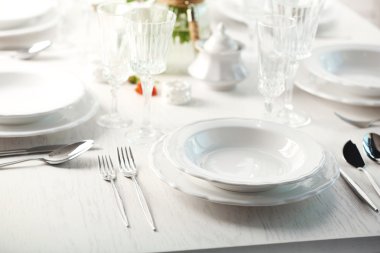 Restoranda servis masası
