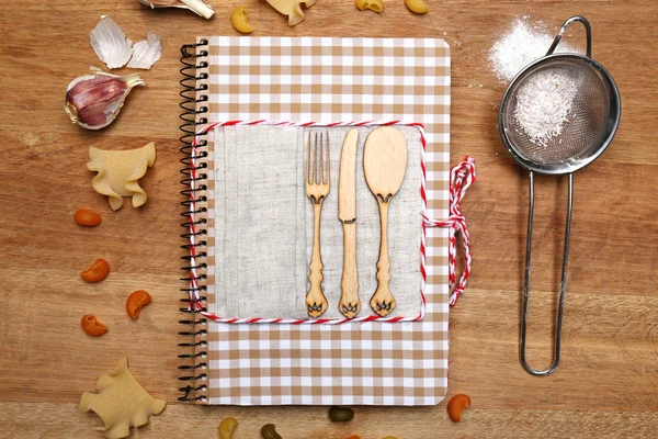 Decorated cookbook on wooden background — Stock Photo, Image