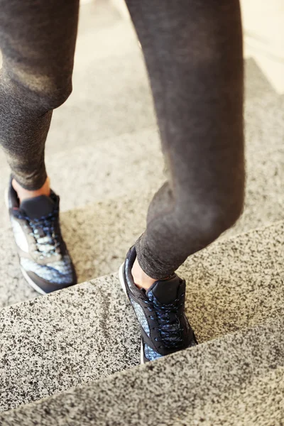 Sportovní žena nohy — Stock fotografie