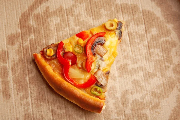 Slice of delicious pizza on cardboard — Stock Photo, Image