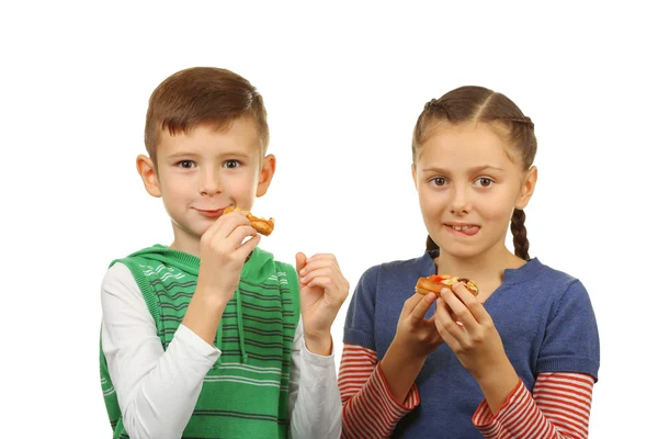 Kinderen die pizza eten — Stockfoto