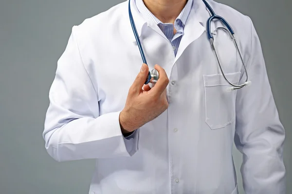 Doctor with crossed hands — Stock Photo, Image