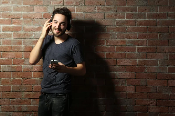 Young man listening music with headphones — Stock Photo, Image