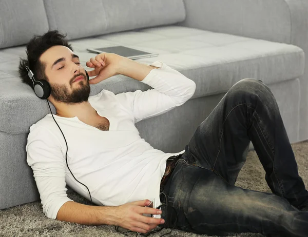 Young man listens music with headphones — Stock Photo, Image