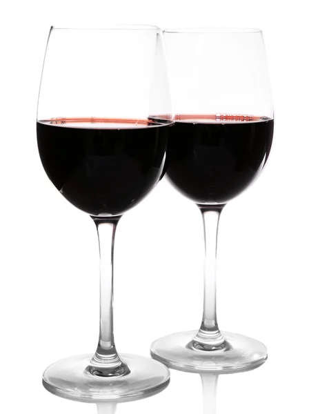 Două pahare de vin roșu pe fundal deschis — Fotografie, imagine de stoc
