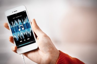 Müzik smartphone el içinde