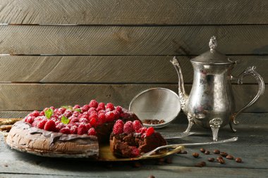 Kek çikolata sır ve ahududu