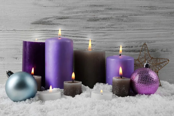 Coloridas bolas y velas —  Fotos de Stock