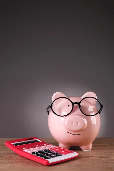 Piggy bank in glasses — Stock Photo, Image