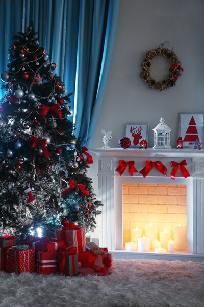 Рождественская елка с подарками 