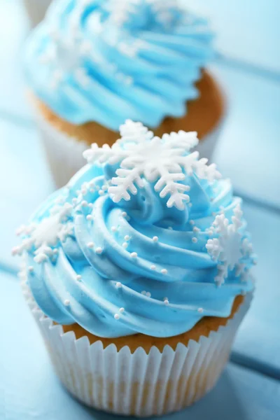 Blue cupcakes on wooden background — Stock Photo, Image