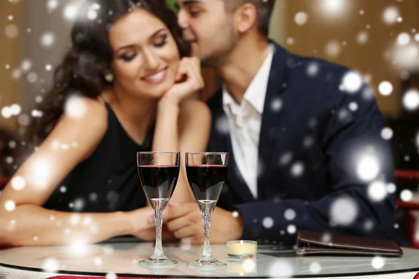 Dating in Restaurant (echt) paar — Stockfoto