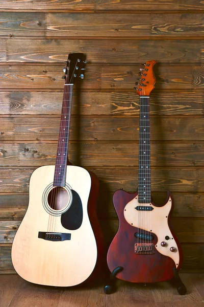 Guitarras eléctricas y acústicas —  Fotos de Stock
