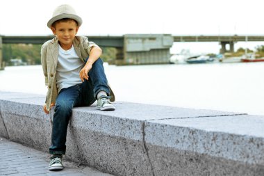 Riverside'da küçük çocuk