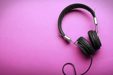 Siyah kulaklık yakın çekim